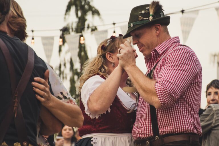 Couple Dances to traditional German tunes